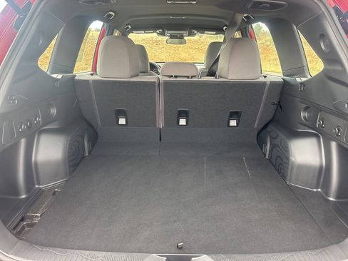 Used 2025 Subaru Forester AWD/4WD image 16