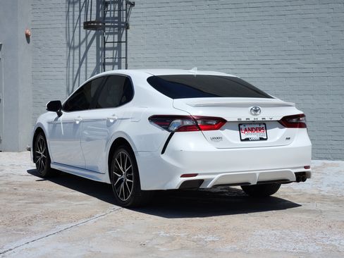 Used 2023 Toyota Camry SE FWD image 6