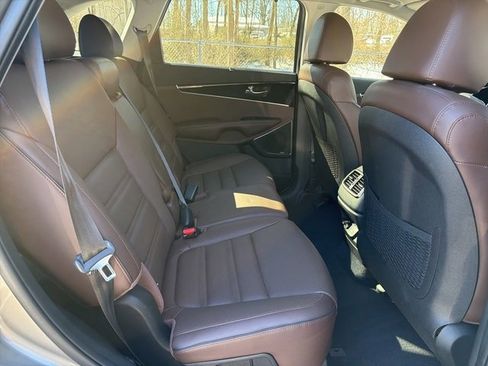 Used 2019 Kia Sorento SX w/ SX Touring Package image 11