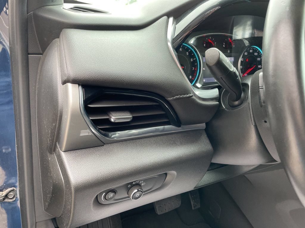 Used 2022 Chevrolet Traverse LT FWD image 43