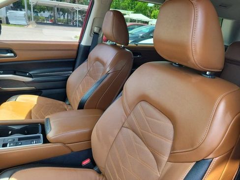 Certified 2025 Nissan Pathfinder Platinum w/ Cargo Package FWD image 18