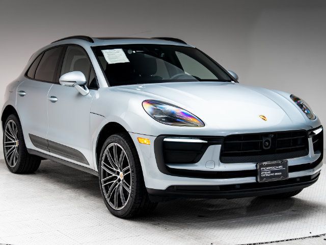 Certified 2026 Porsche Macan AWD/4WD image 33