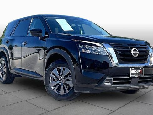 Certified 2025 Nissan Pathfinder S FWD image 3