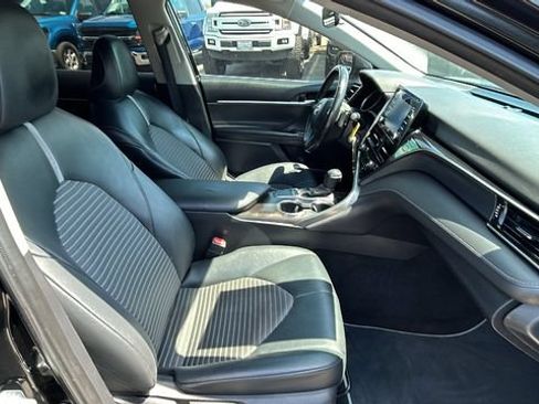 Used 2022 Toyota Camry SE FWD image 11