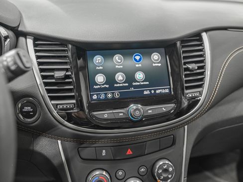 Used 2022 Chevrolet Trax LT w/ LT Convenience Package image 24