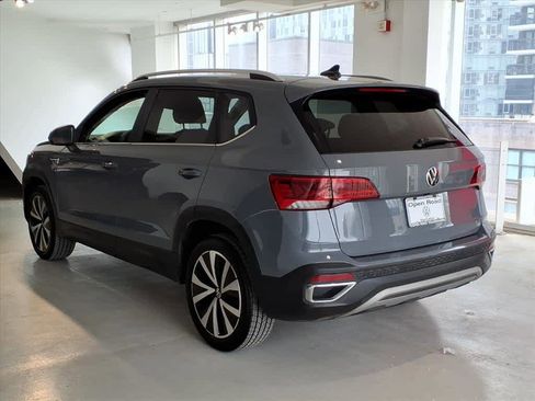 Certified 2023 Volkswagen Taos SE w/ Panoramic Sunroof Package FWD image 6