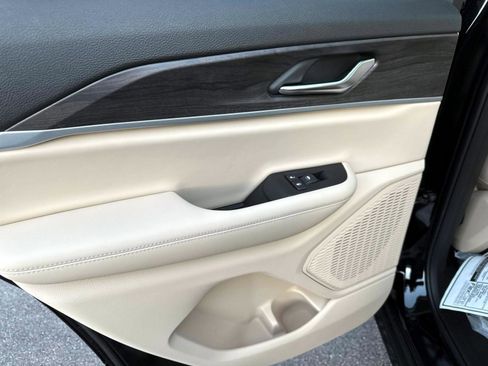 New 2025 Jeep Grand Cherokee Limited image 7