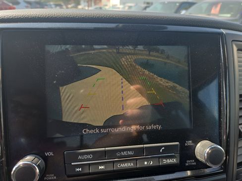 Used 2024 Nissan Titan SV image 22