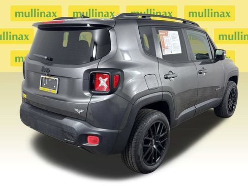 Used 2016 Jeep Renegade Latitude AWD/4WD image 4