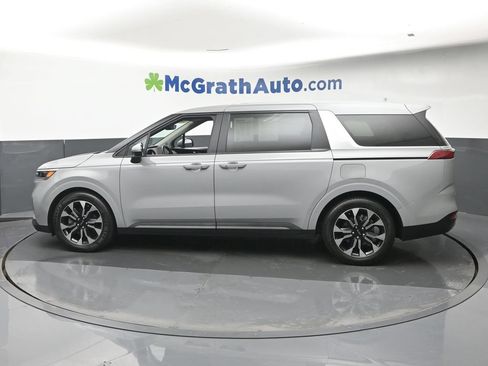Used 2024 Kia Carnival EX FWD image 23
