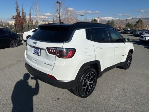 Used 2024 Jeep Compass Limited image 5