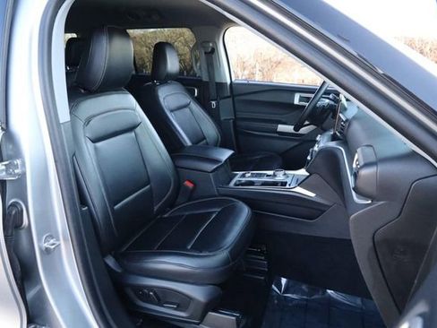 Used 2021 Ford Explorer XLT w/ Equipment Group 202A image 27