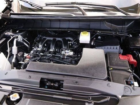 Certified 2025 Nissan Pathfinder SV w/ SV Premium Package FWD image 31