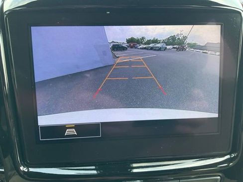 Used 2023 Chevrolet Traverse LT AWD/4WD image 6