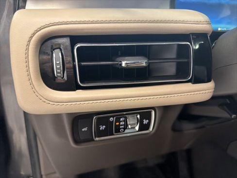 Used 2023 Lincoln Aviator AWD w/ Premium Package image 21