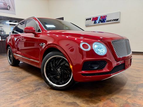 Used 2017 Bentley Bentayga AWD/4WD image 1