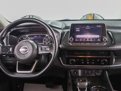 Used 2024 Nissan Rogue S FWD image 17