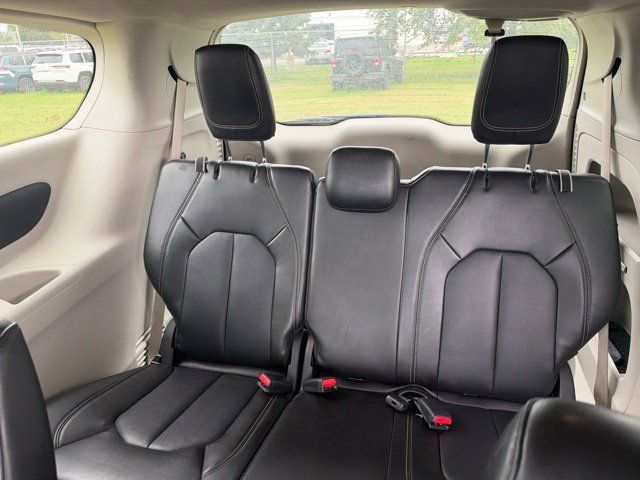 Used 2024 Chrysler Pacifica Touring-L FWD image 8
