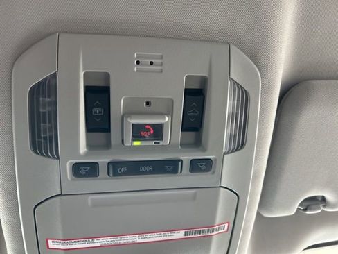 Used 2023 Toyota Highlander Platinum image 14