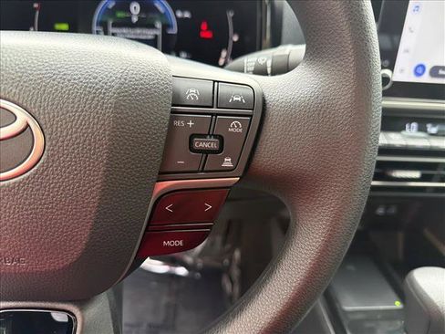 Used 2025 Toyota Camry LE w/ Convenience Package FWD image 16