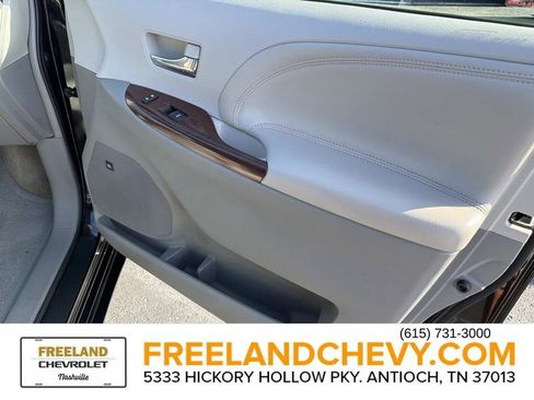 Used 2013 Toyota Sienna Limited image 21