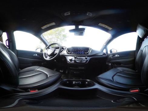 Used 2025 Chrysler Pacifica Select FWD image 40