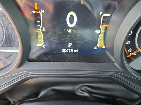 Used 2025 Jeep Wrangler Sahara image 28