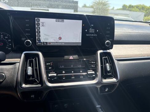 Used 2023 Kia Sorento S w/ Panoramic Sunroof Package AWD/4WD image 24