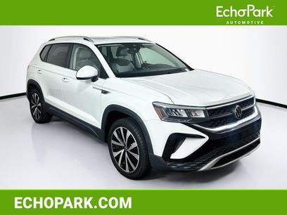 Used 2022 Volkswagen Taos SE w/ Panoramic Sunroof Package