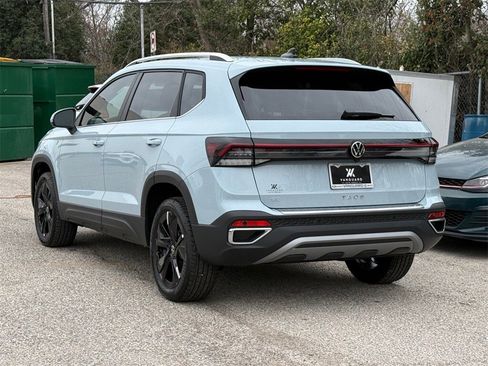 New 2026 Volkswagen Taos SE image 8
