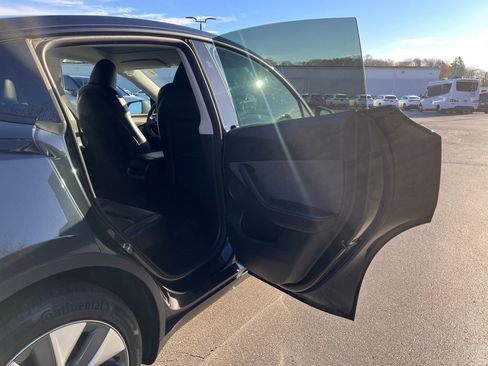 Used 2024 Tesla Model Y Long Range image 25