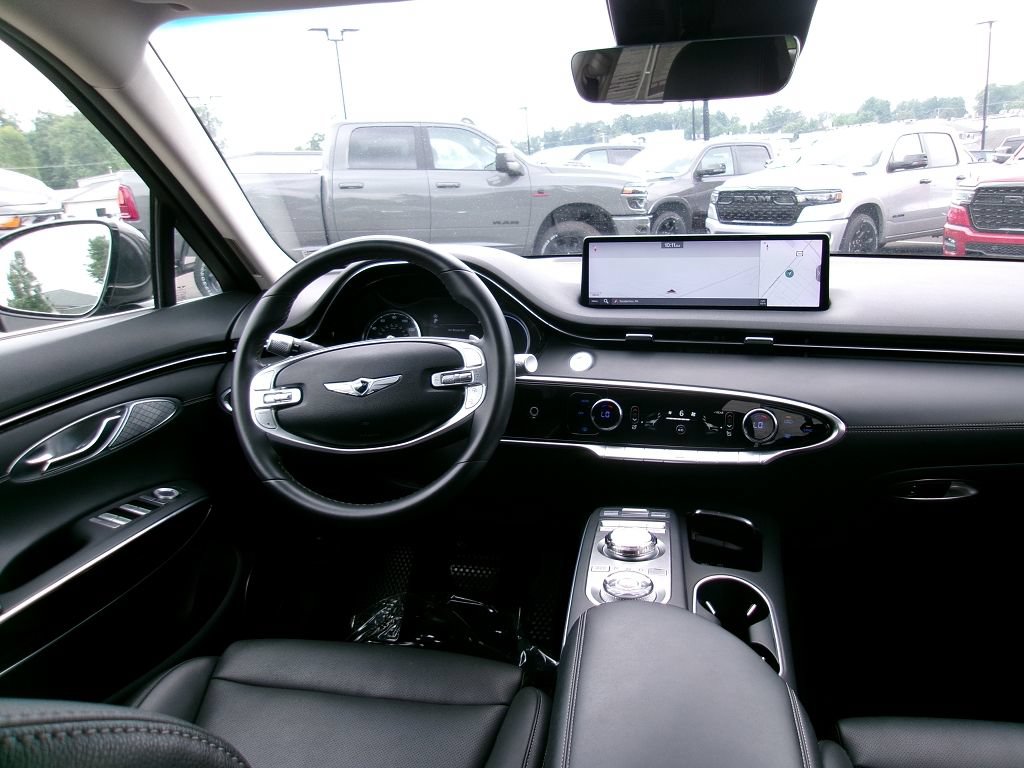 Used 2025 Genesis GV70 2.5T AWD/4WD image 11