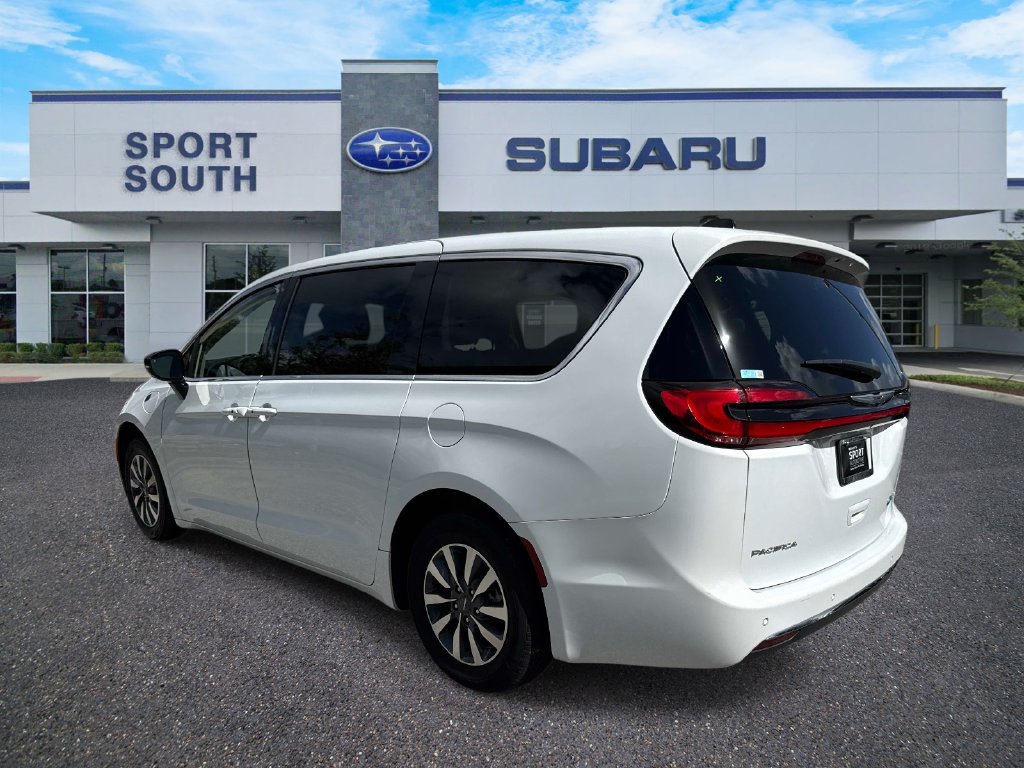 Used 2024 Chrysler Pacifica Limited FWD image 6