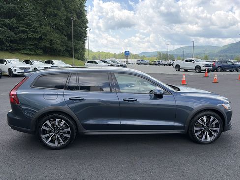 Certified 2022 Volvo V60 T5 Cross Country w/ Climate Package AWD/4WD image 6