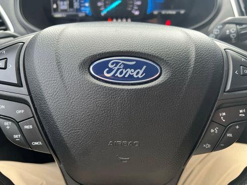 Used 2022 Ford Edge SE image 25