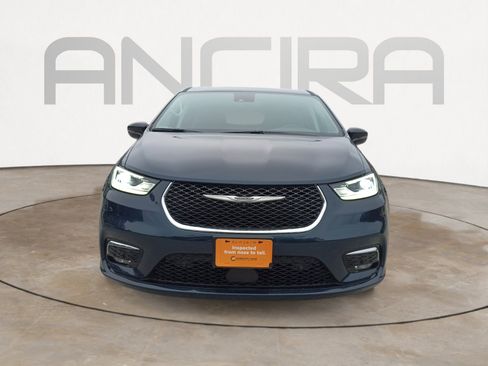 Certified 2024 Chrysler Pacifica Limited image 4