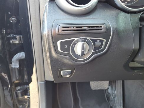 Used 2022 Mercedes-Benz GLC 300 GLC 300 image 25