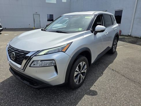 Used 2021 Nissan Rogue SV FWD image 2