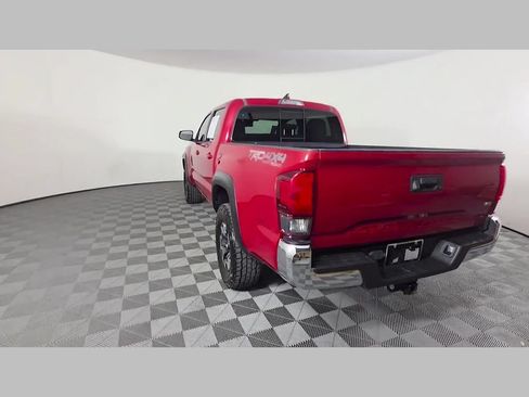 Used 2018 Toyota Tacoma TRD Off-Road AWD/4WD image 40