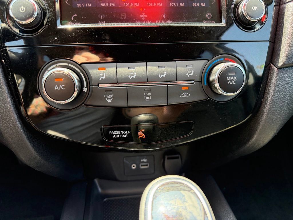 Used 2019 Nissan Rogue S w/ Special Edition Package FWD image 27