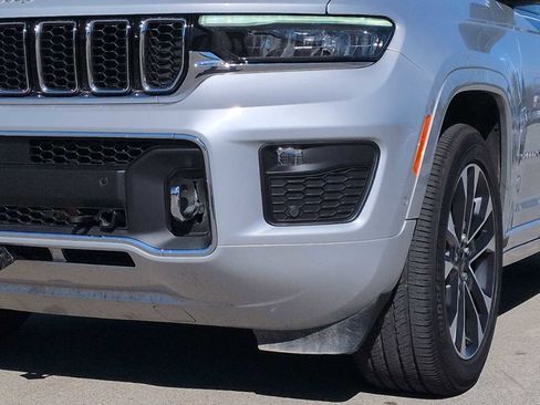 Used 2024 Jeep Grand Cherokee Overland w/ Luxury Tech Group IV image 11