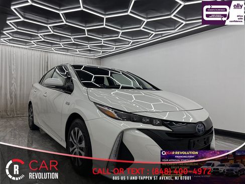 Used 2020 Toyota Prius Prime LE FWD image 1
