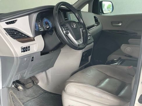 Used 2016 Toyota Sienna XLE w/ XLE Navigation Package image 14