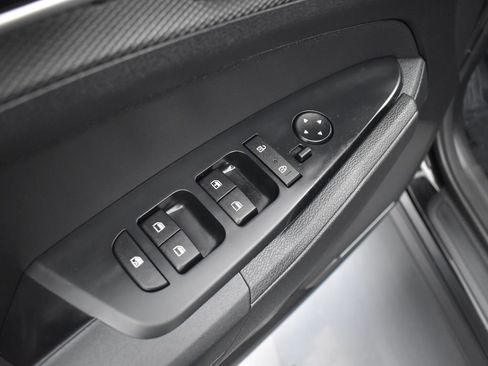 Used 2025 Kia Sportage LX image 10