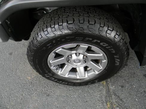 Used 2014 Toyota FJ Cruiser 4WD w/ Convenience Package image 29