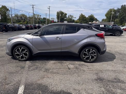 Used 2020 Toyota C-HR XLE FWD image 2