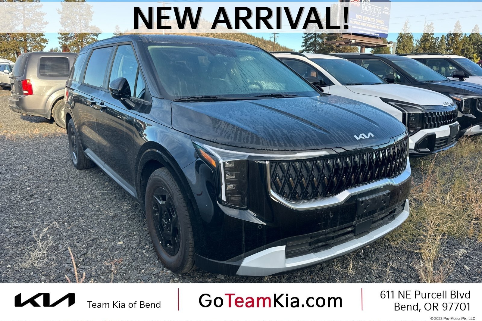 Used 2026 Kia Carnival FWD image 1