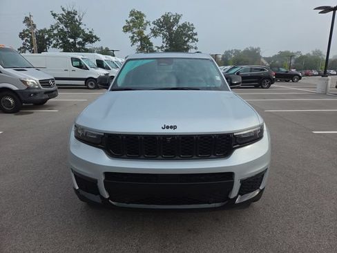 Used 2023 Jeep Grand Cherokee L Limited w/ Luxury Tech Group II AWD/4WD image 8