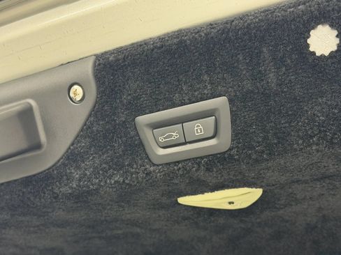 Used 2013 Rolls-Royce Ghost RWD image 91