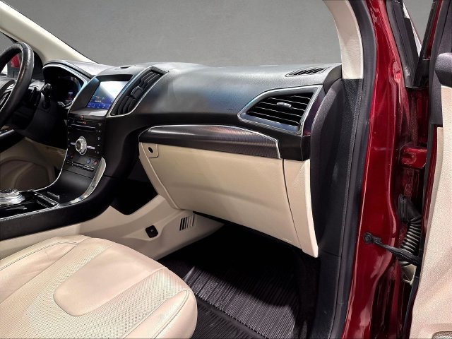 Used 2019 Ford Edge Titanium w/ Equipment Group 301A AWD/4WD image 30
